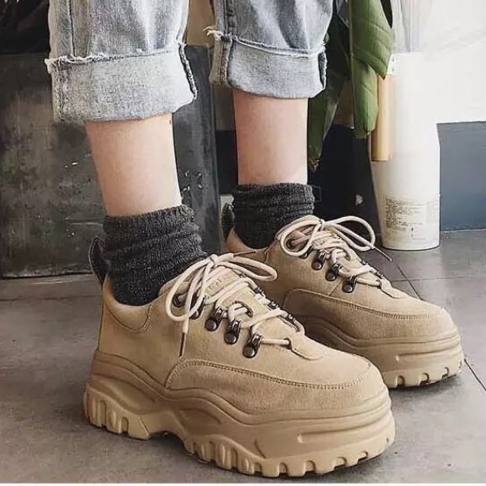 Chunky 90’s platform sneakers